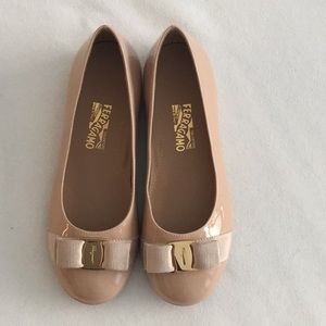 Nude Camel Patent Ferragamo "Varina" Flat
